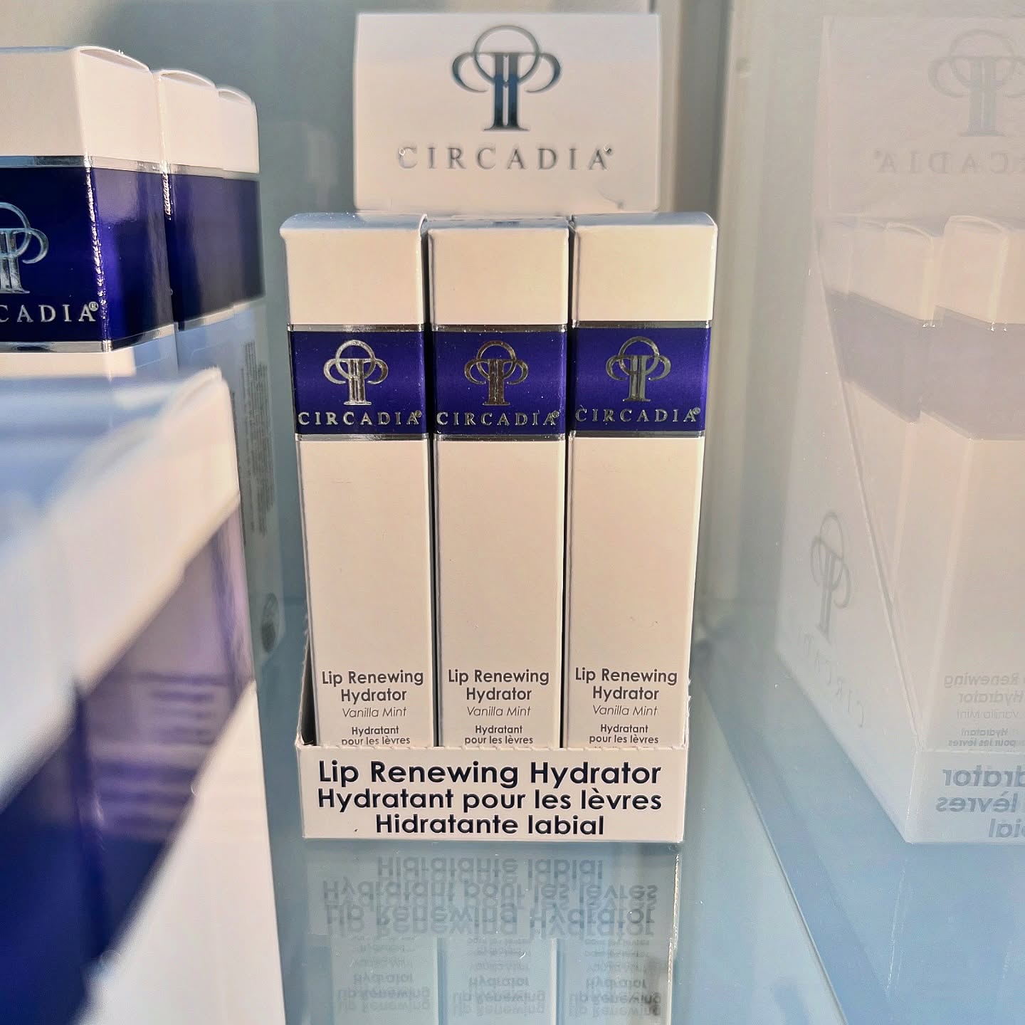 מוצרי טיפוח מקצועיים של Circadia בקליניקה